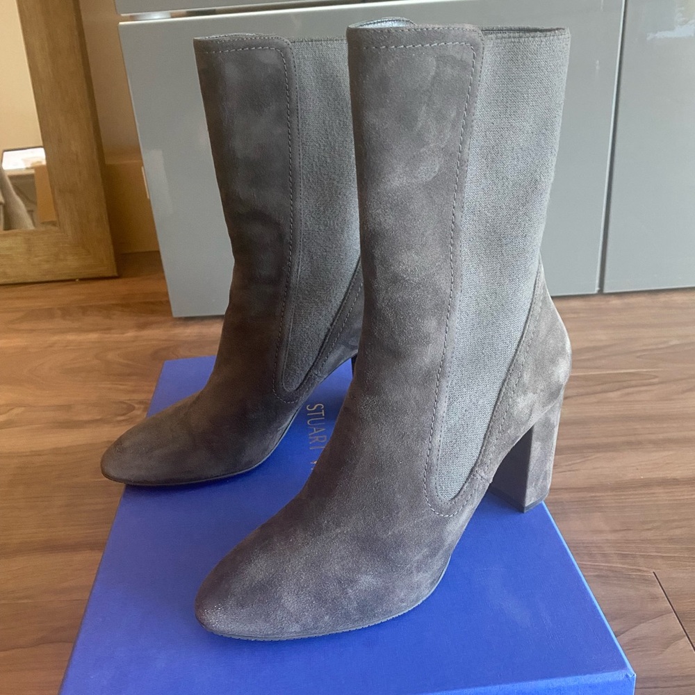 Stuart Weitzman booties size 8.5